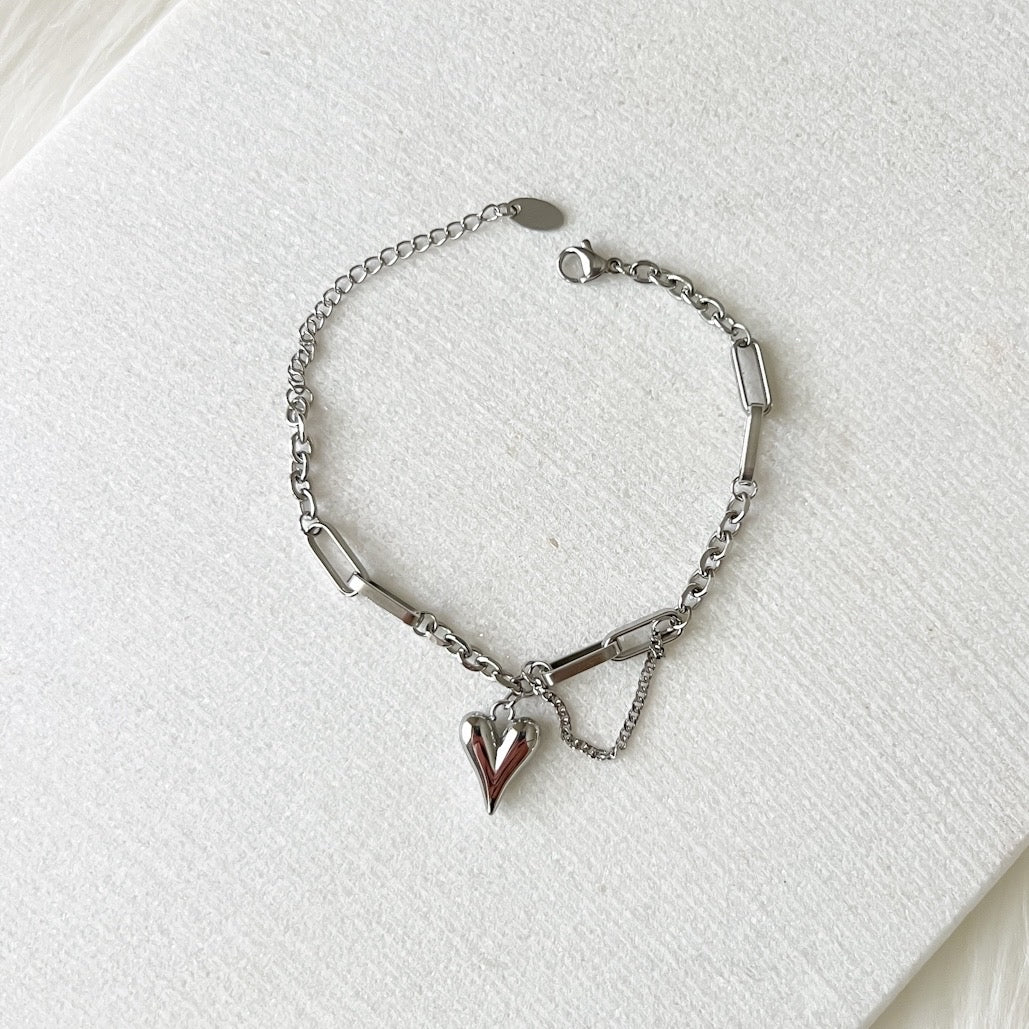 Chained Heart Bracelet - LAST CHANCE!