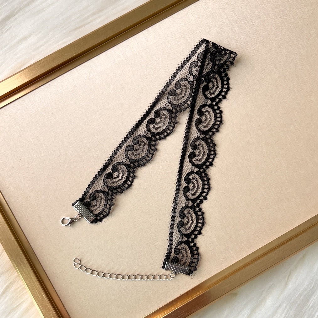Belle Lace Choker - black white - The Songbird Collection