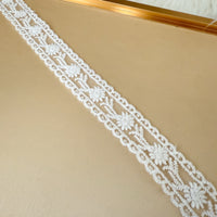 Delicate Daisy Lace Choker