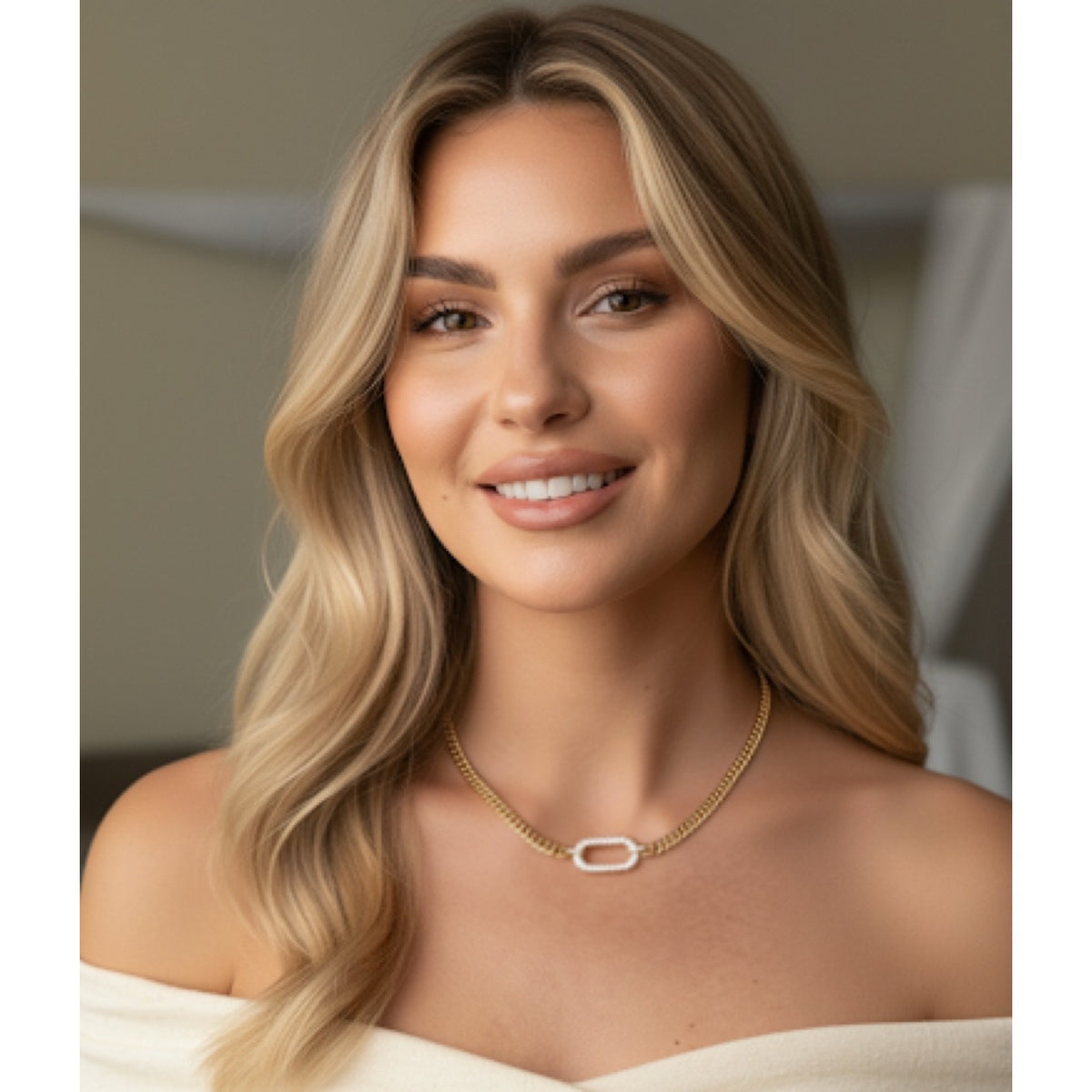 Woman wearing a gold necklace with a blurred background