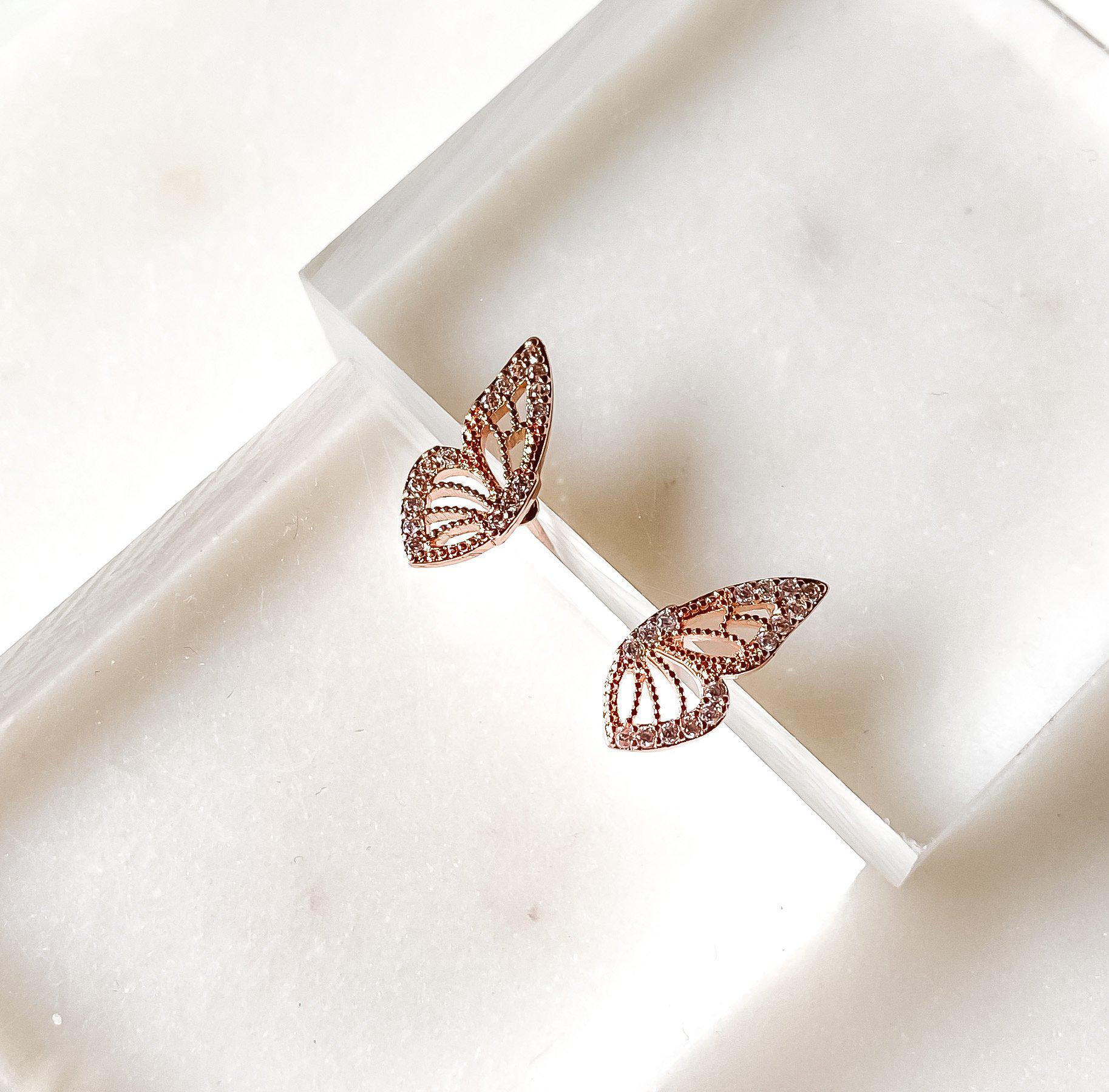 送税込【AMY O】Tiny Butterfly Flor Studs Set /Silver 国内発 Butterfly Stud Earrings with Crystals - KAMARIA
